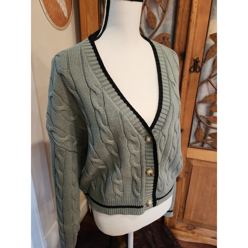 Major label, cropped green cardigan, size XL